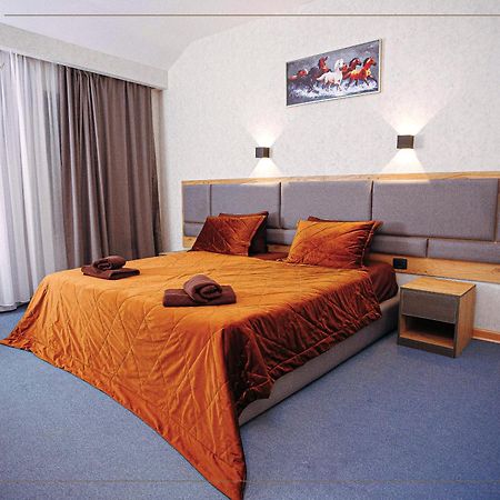 Karvan Hotel-Sanatorium นัฟตาลัน ภายนอก รูปภาพ