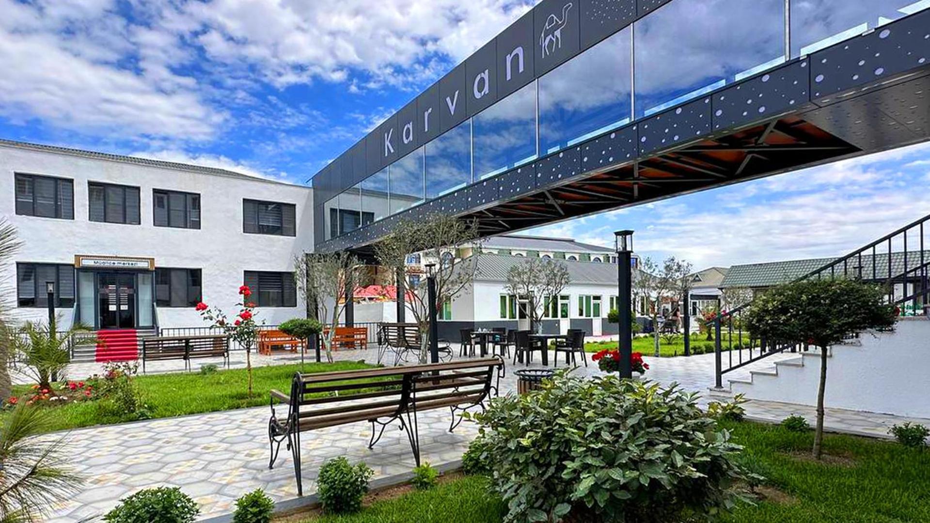 Karvan Hotel-Sanatorium นัฟตาลัน ภายนอก รูปภาพ